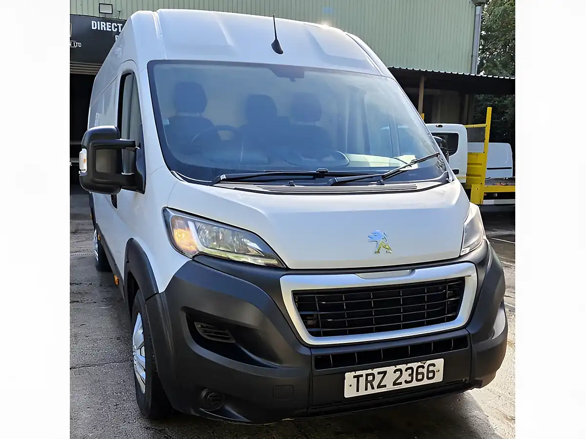 Used 2021 Peugeot Boxer Professional White - Interior and Exterior details 2