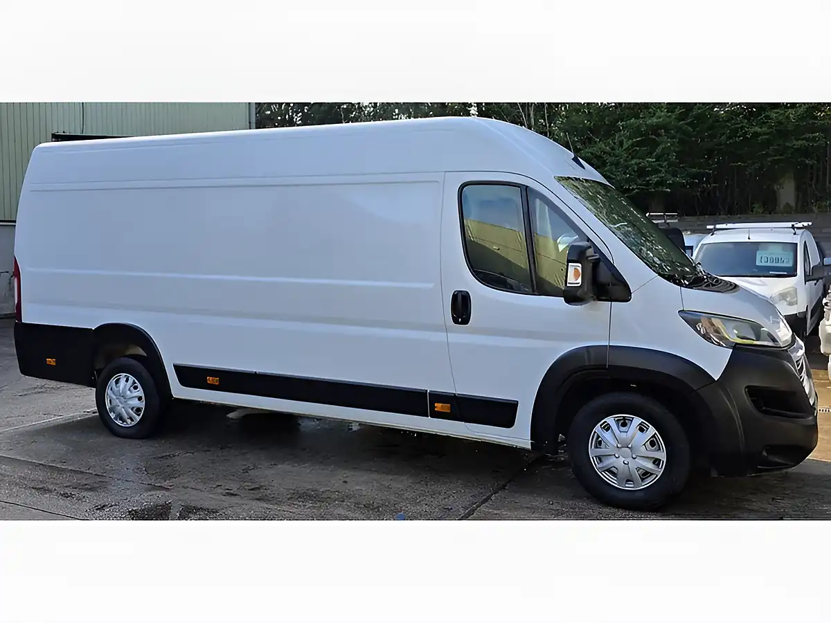 Used 2021 Peugeot Boxer Professional White - Interior and Exterior details 4