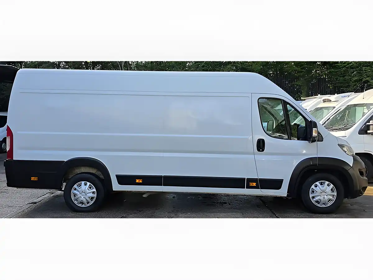 Used 2021 Peugeot Boxer Professional White - Interior and Exterior details 5