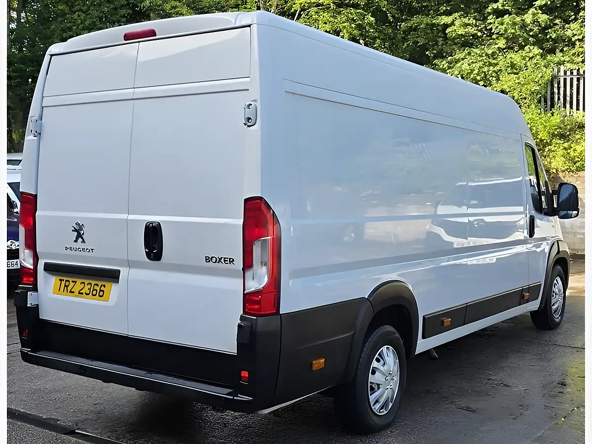 Used 2021 Peugeot Boxer Professional White - Interior and Exterior details 7
