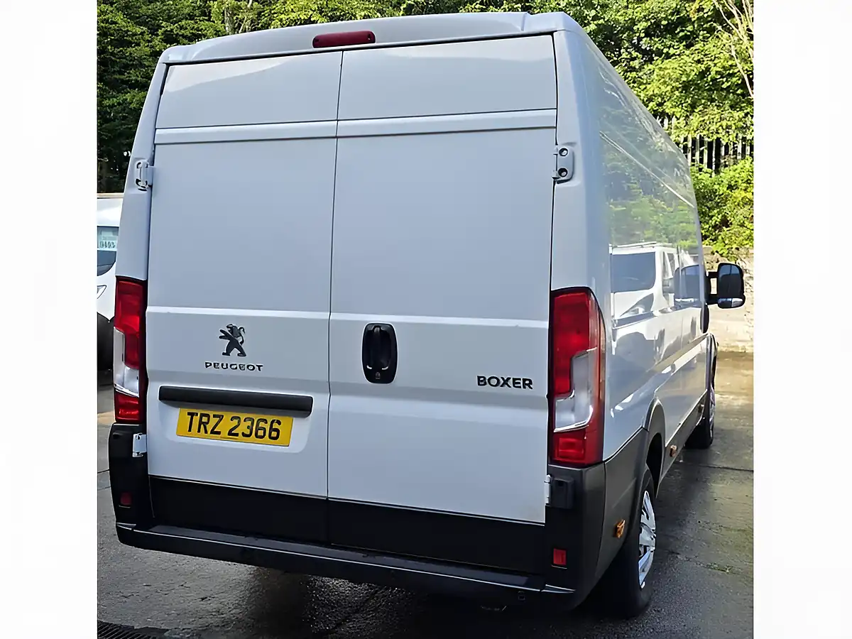 Used 2021 Peugeot Boxer Professional White - Interior and Exterior details 8
