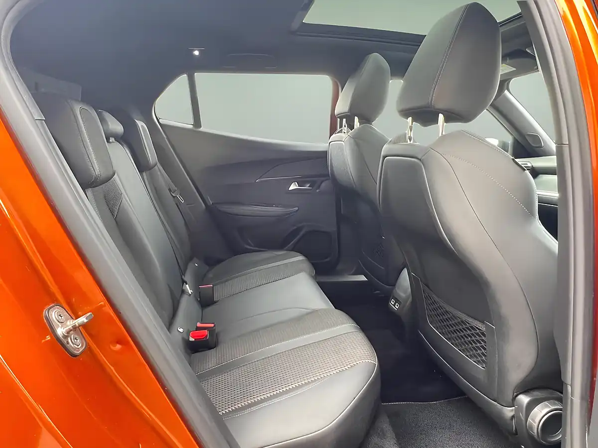 Used 2021 Peugeot E-2008 GT Orange - Interior and Exterior details 14