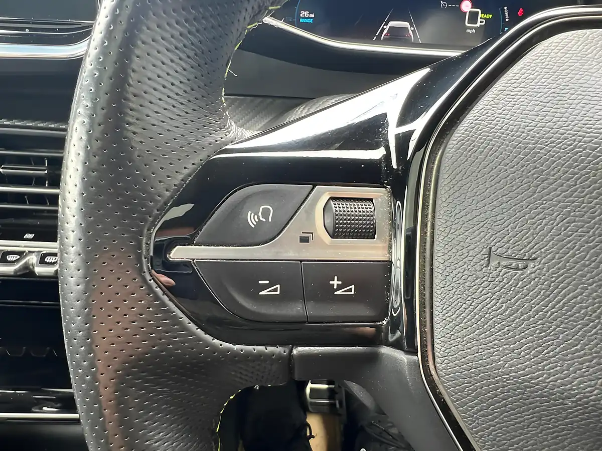Used 2021 Peugeot E-2008 GT Orange - Interior and Exterior details 15