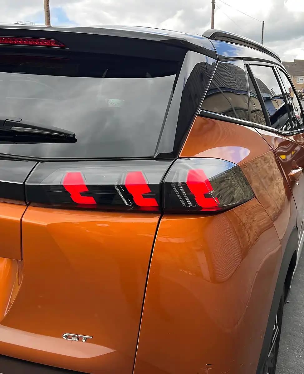 Used 2021 Peugeot E-2008 GT Orange - Interior and Exterior details 19