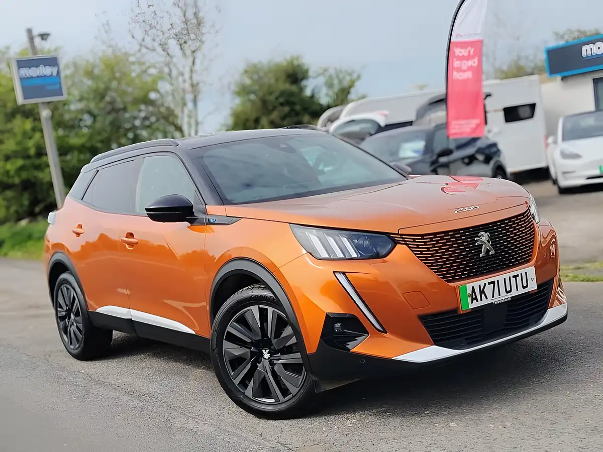Used 2021 Peugeot E-2008 GT Premium Orange Fusion - Front View