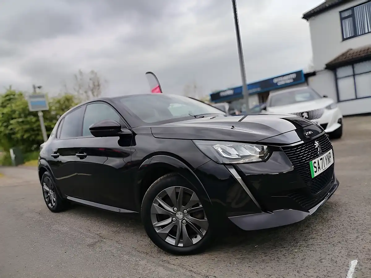 Used 2021 Peugeot E-208 Allure Black - Front View