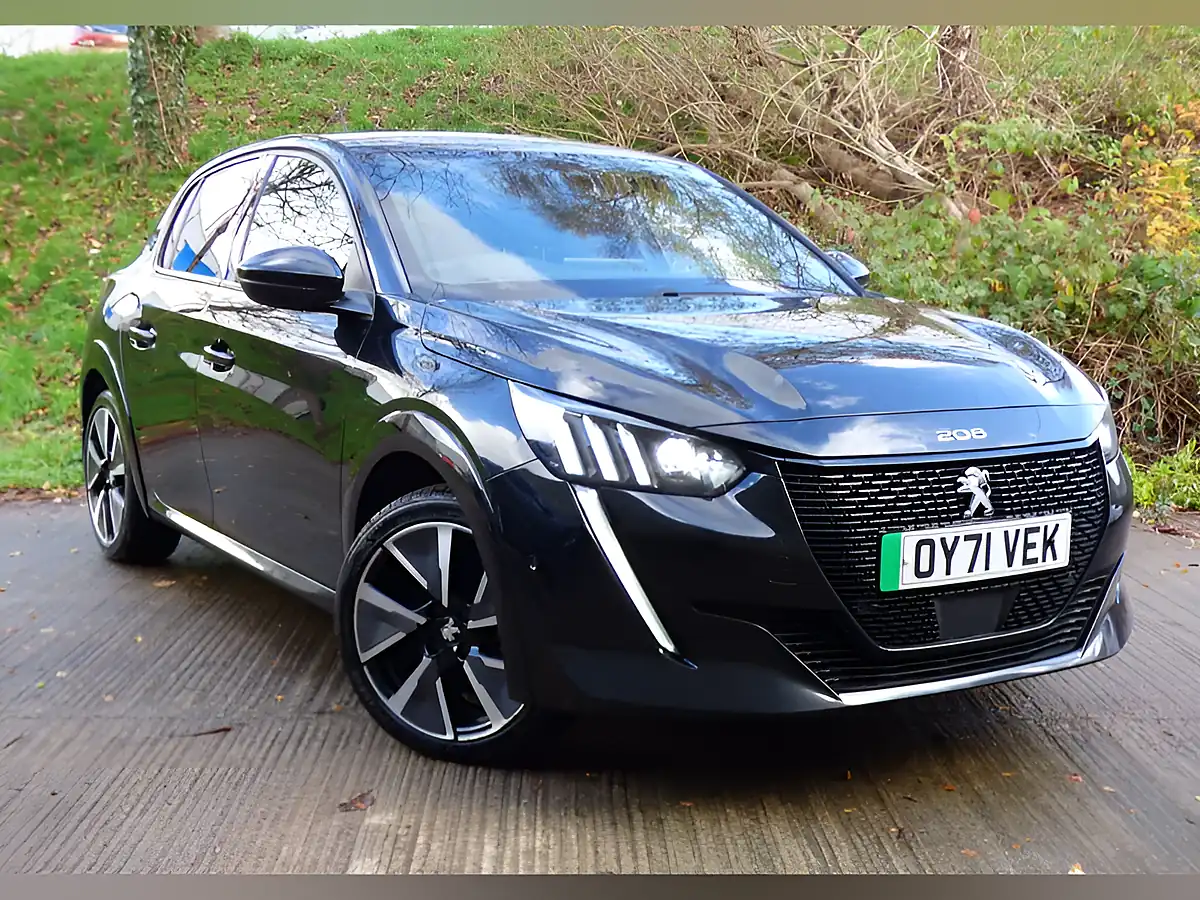 Used 2021 Peugeot e-208 GT Black - Front View