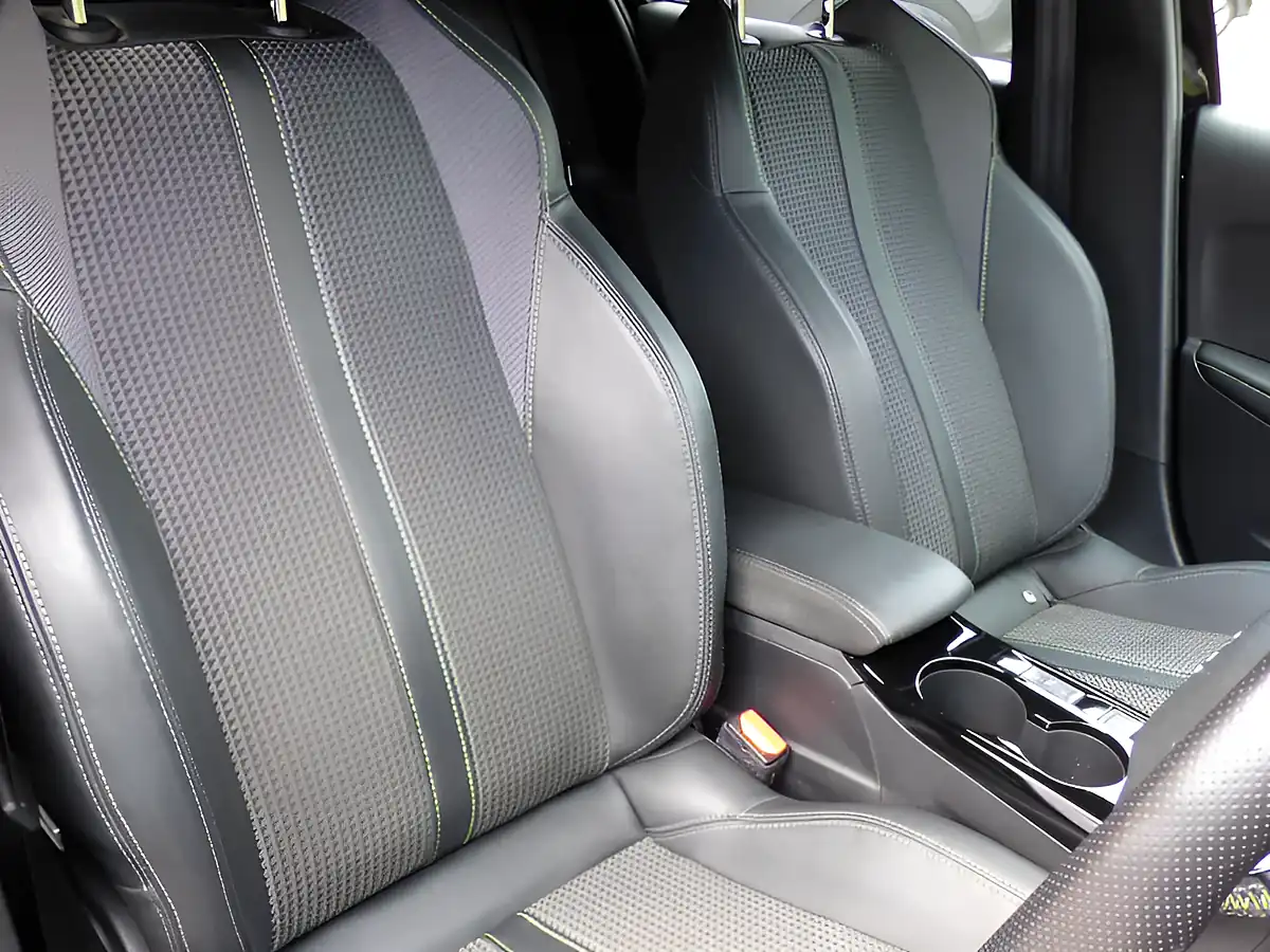 Used 2021 Peugeot e-208 GT Black - Interior and Exterior details 12