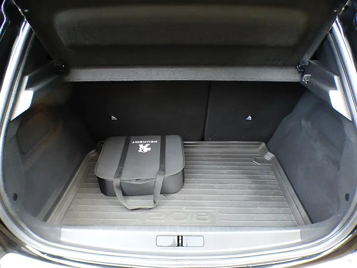 Used 2021 Peugeot e-208 GT Black - Interior and Exterior details 16