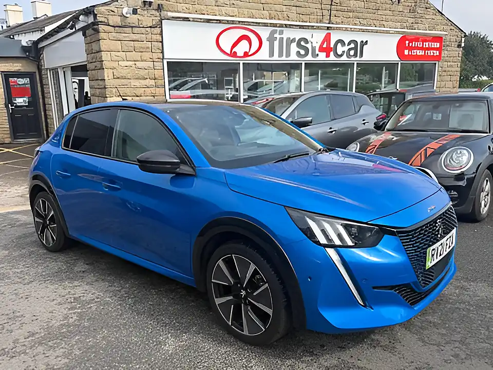 Used 2021 Peugeot e-208 GT Premium Blue - Front View