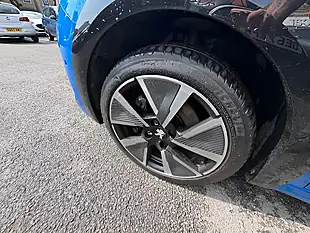 Used 2021 Peugeot e-208 GT Premium Blue - Interior and Exterior details 10