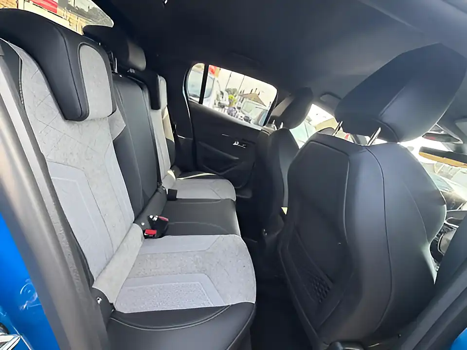Used 2021 Peugeot e-208 GT Premium Blue - Interior and Exterior details 11
