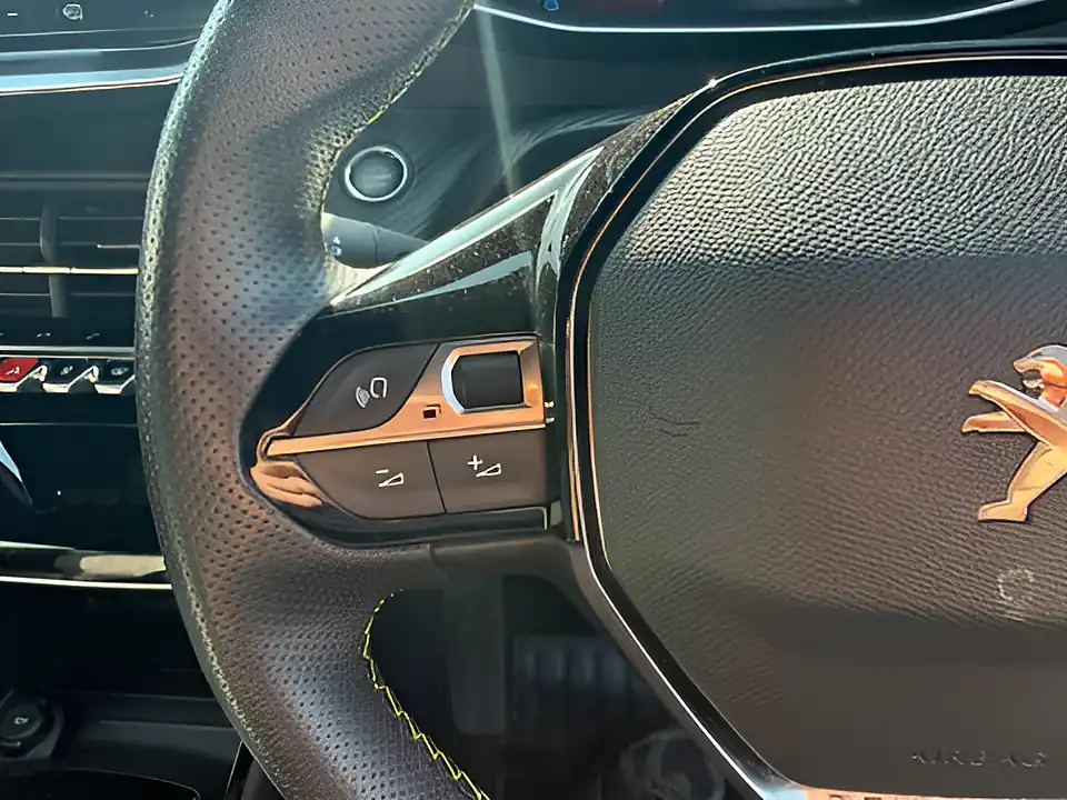 Used 2021 Peugeot e-208 GT Premium Blue - Interior and Exterior details 12