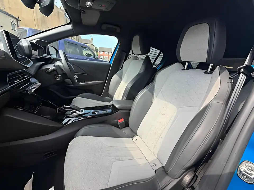 Used 2021 Peugeot e-208 GT Premium Blue - Interior and Exterior details 17