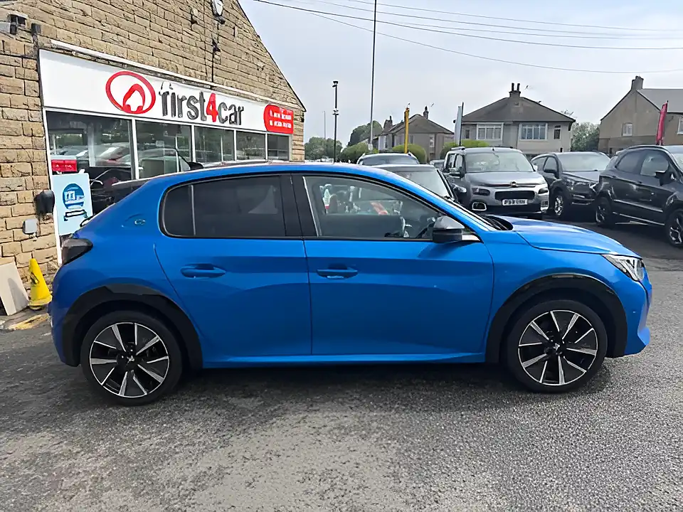 Used 2021 Peugeot e-208 GT Premium Blue - Interior and Exterior details 6