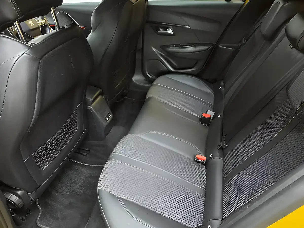 Used 2021 Peugeot e-208 GT Yellow - Interior and Exterior details 14