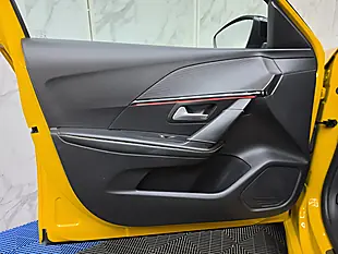 Used 2021 Peugeot e-208 GT Yellow - Interior and Exterior details 16
