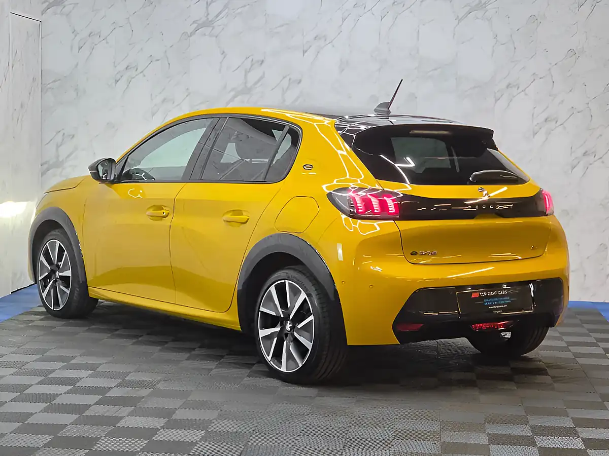 Used 2021 Peugeot e-208 GT Yellow - Interior and Exterior details 5