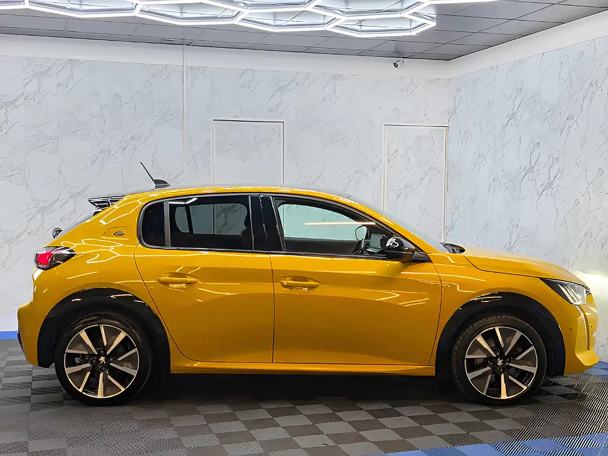 Used 2021 Peugeot e-208 GT Yellow - Interior and Exterior details 8