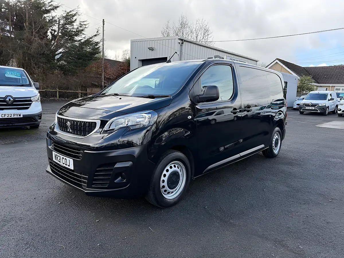 Used 2021 Peugeot Expert Professional Black - Front View
