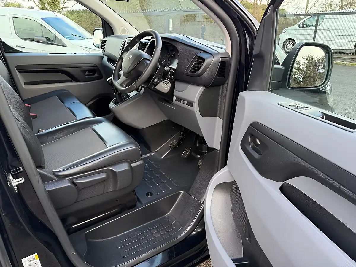 Used 2021 Peugeot Expert Professional Black - Interior and Exterior details 3