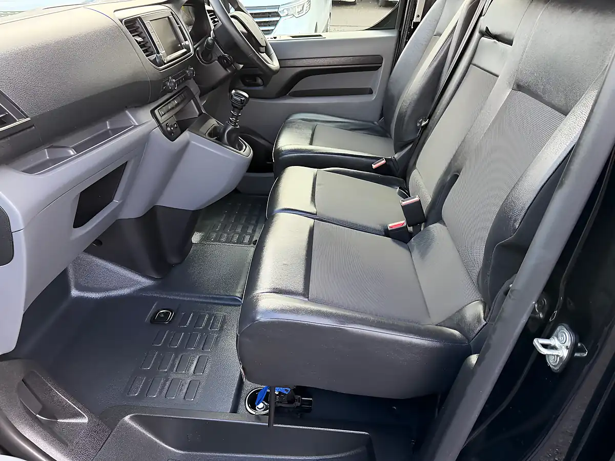 Used 2021 Peugeot Expert Professional Black - Interior and Exterior details 5