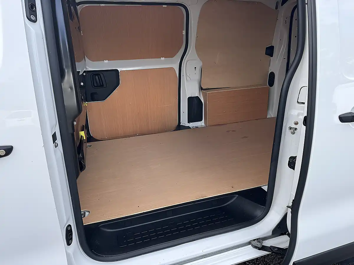 Used 2021 Peugeot Expert Professional Premium White - Interior and Exterior details 11
