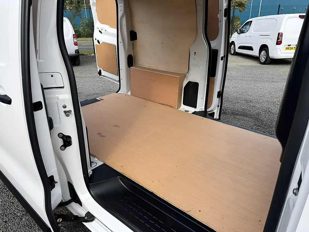 Used 2021 Peugeot Expert Professional Premium White - Interior and Exterior details 12