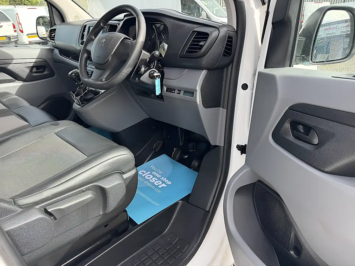 Used 2021 Peugeot Expert Professional Premium White - Interior and Exterior details 14