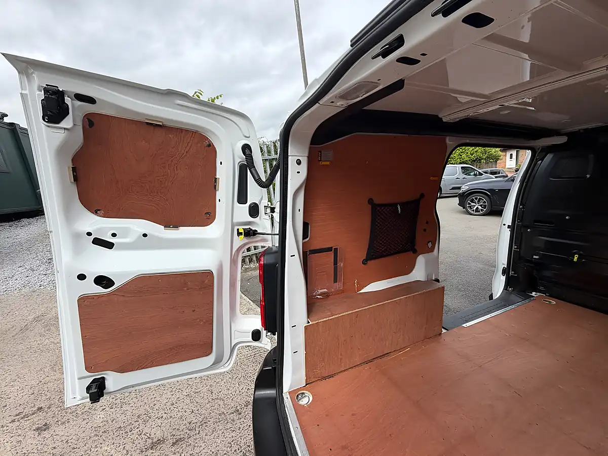 Used 2021 Peugeot Expert Professional Standard White - Interior and Exterior details 17