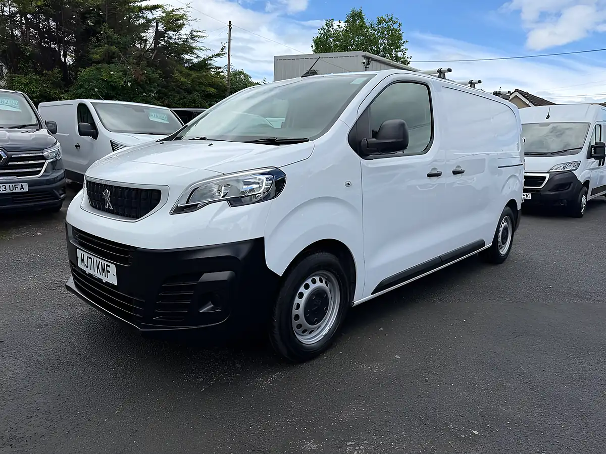 Used 2021 Peugeot Expert Professional White - Front View