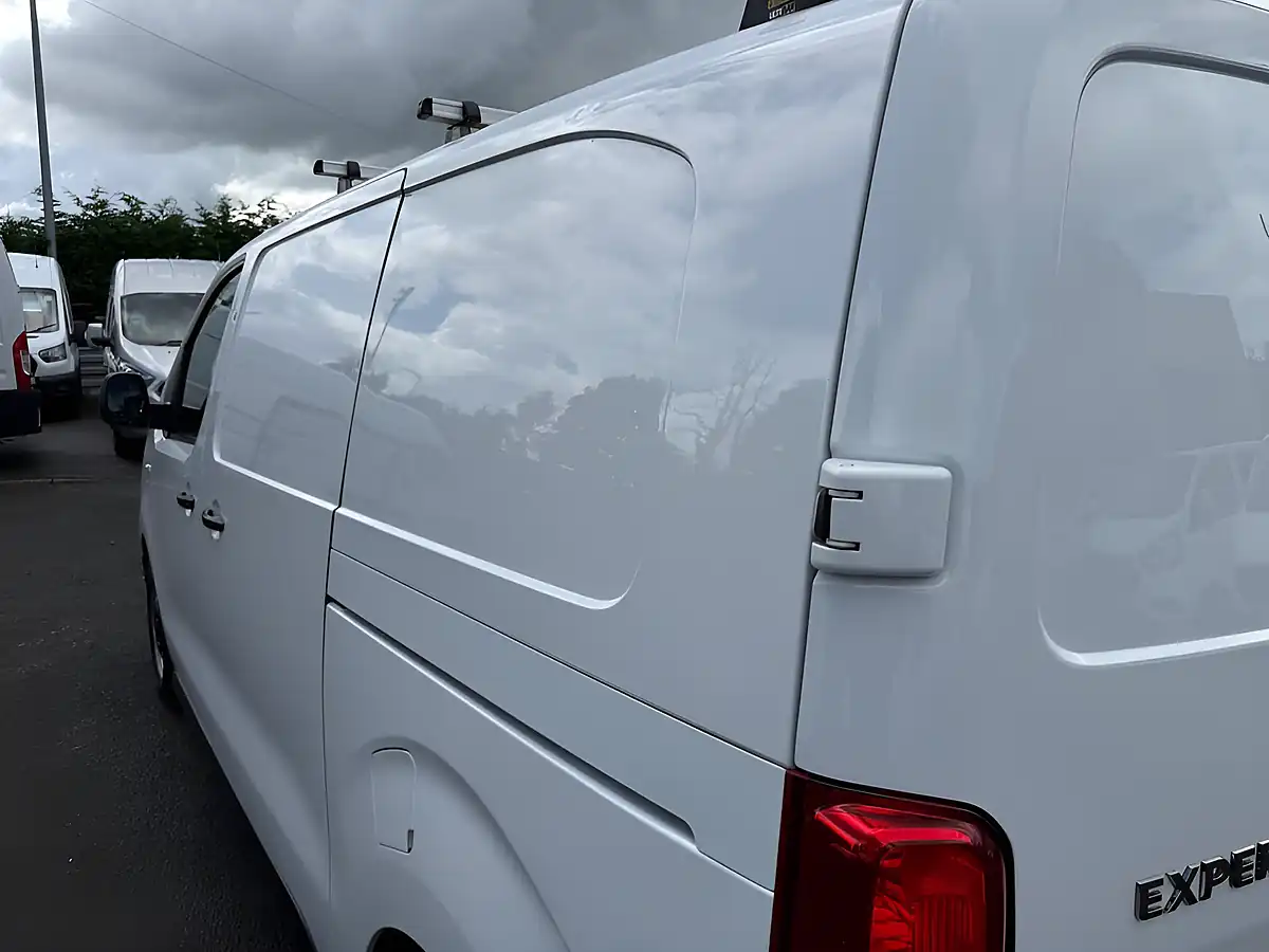 Used 2021 Peugeot Expert Professional White - Interior and Exterior details 17