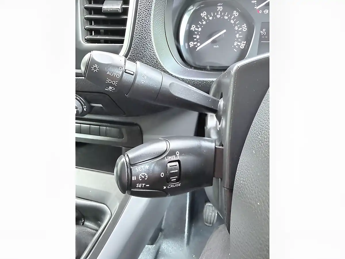 Used 2021 Peugeot Expert Professional White - Interior and Exterior details 17