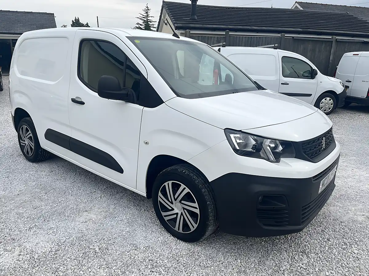 Used 2021 Peugeot Partner 1000 Professional White - Front View