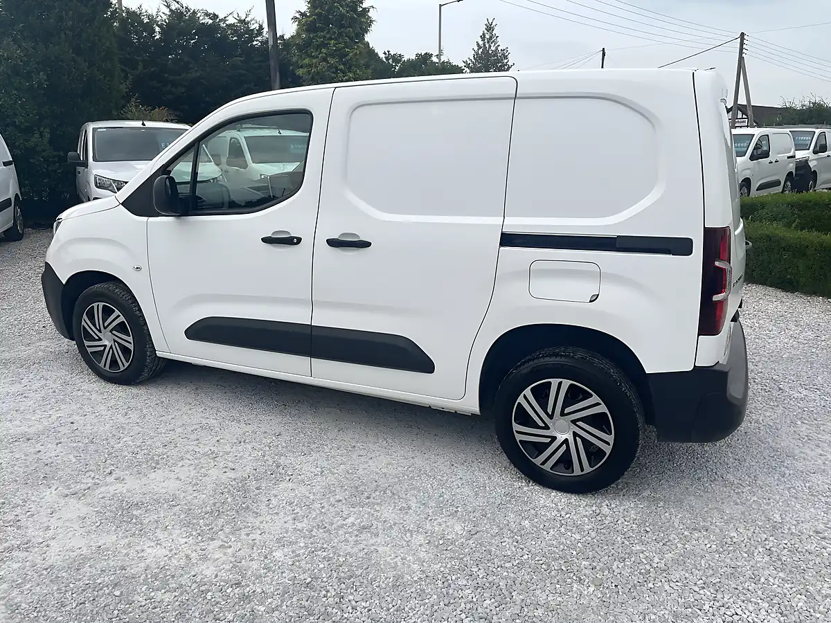 Used 2021 Peugeot Partner 1000 Professional White - Interior and Exterior details 10