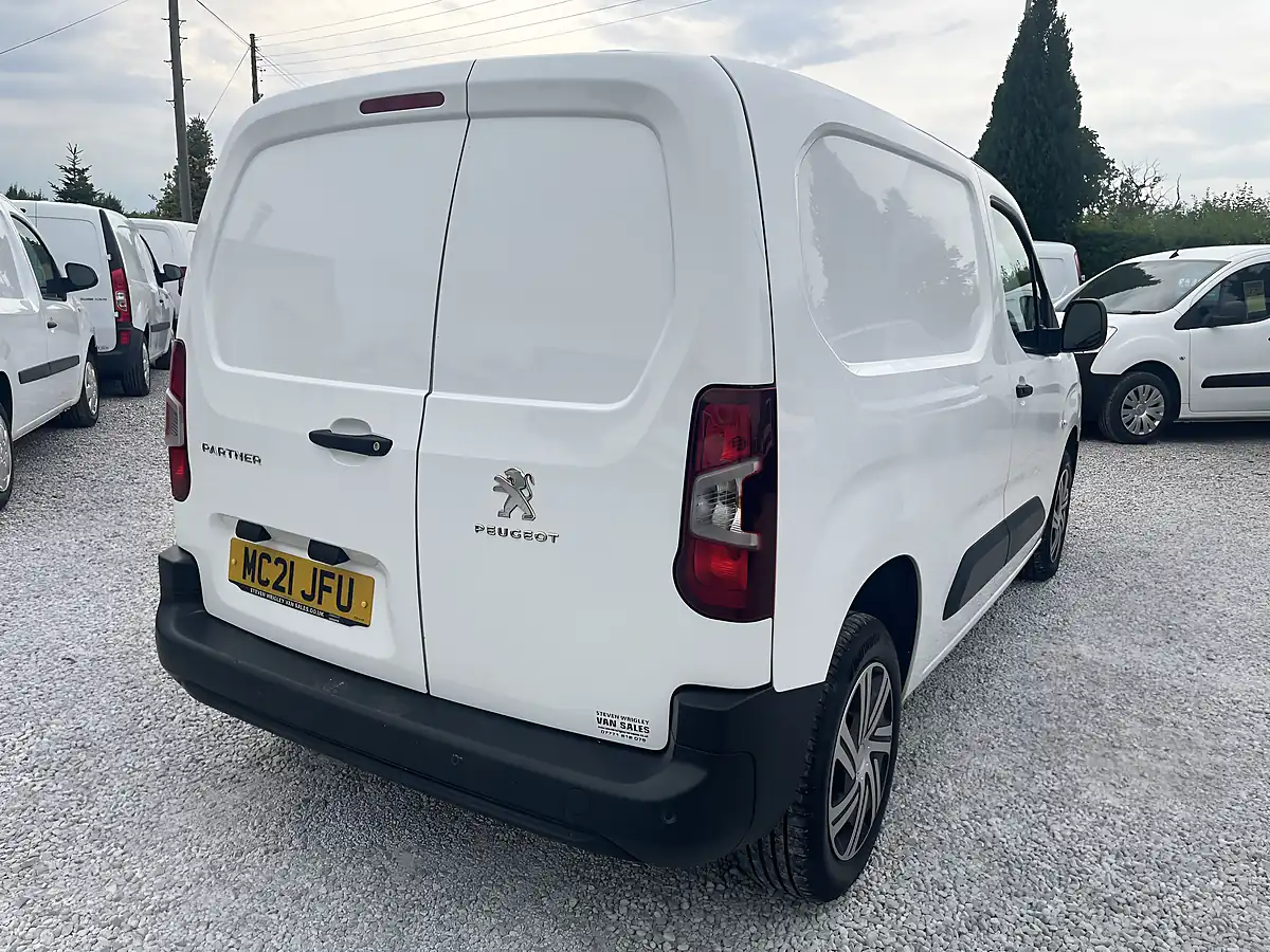 Used 2021 Peugeot Partner 1000 Professional White - Interior and Exterior details 12