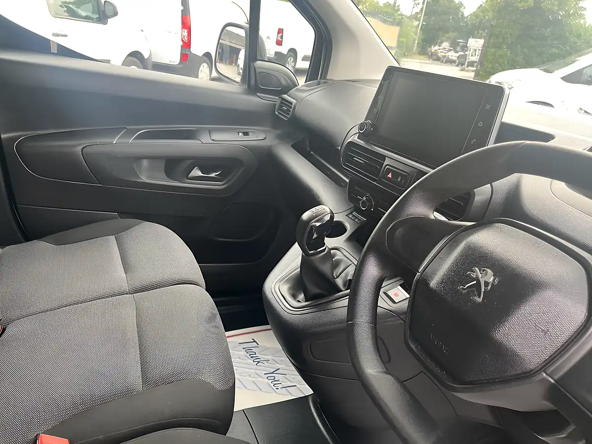 Used 2021 Peugeot Partner 1000 Professional White - Interior and Exterior details 15