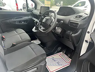 Used 2021 Peugeot Partner 1000 Professional White - Interior and Exterior details 3