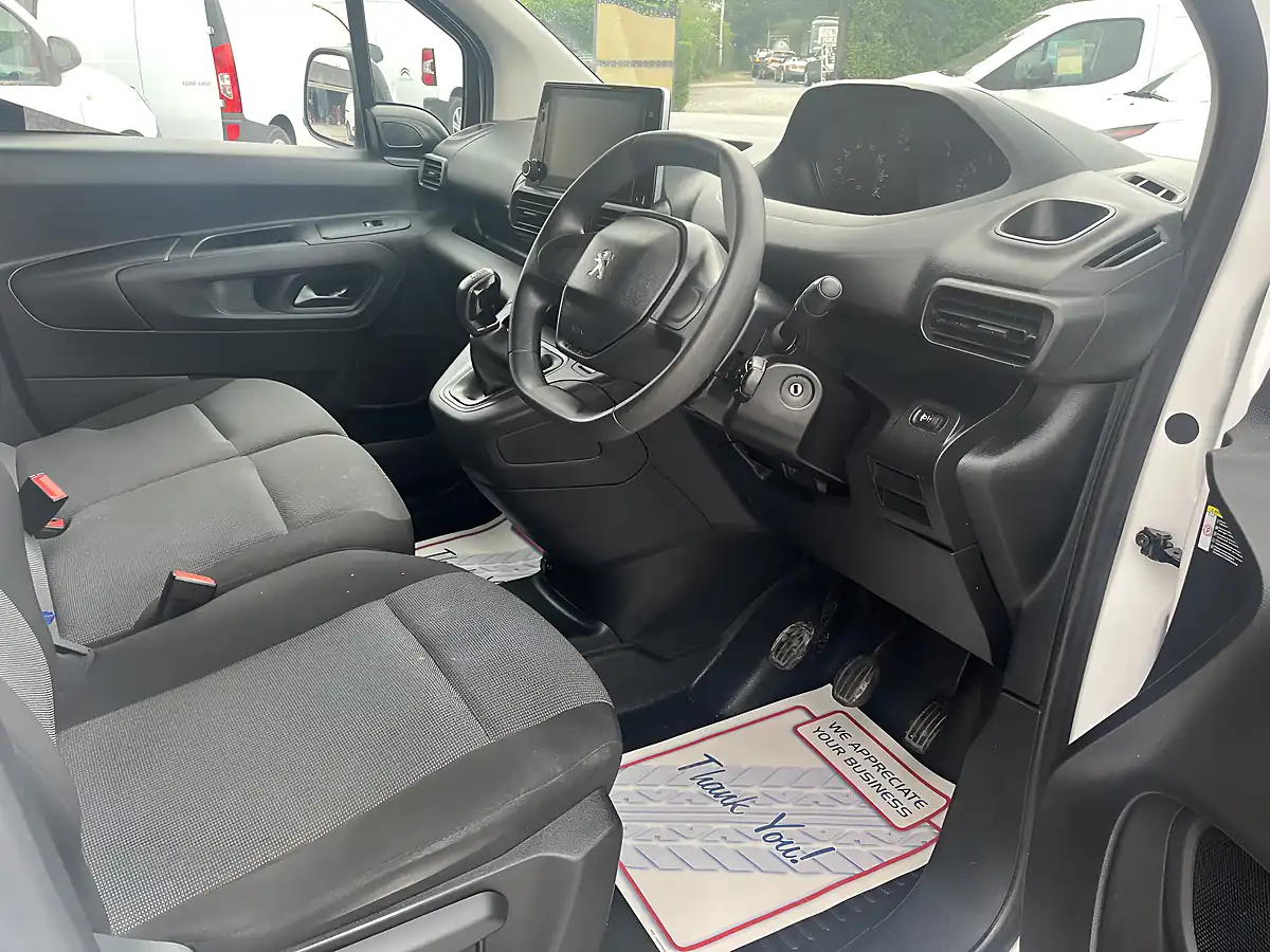 Used 2021 Peugeot Partner 1000 Professional White - Interior and Exterior details 3