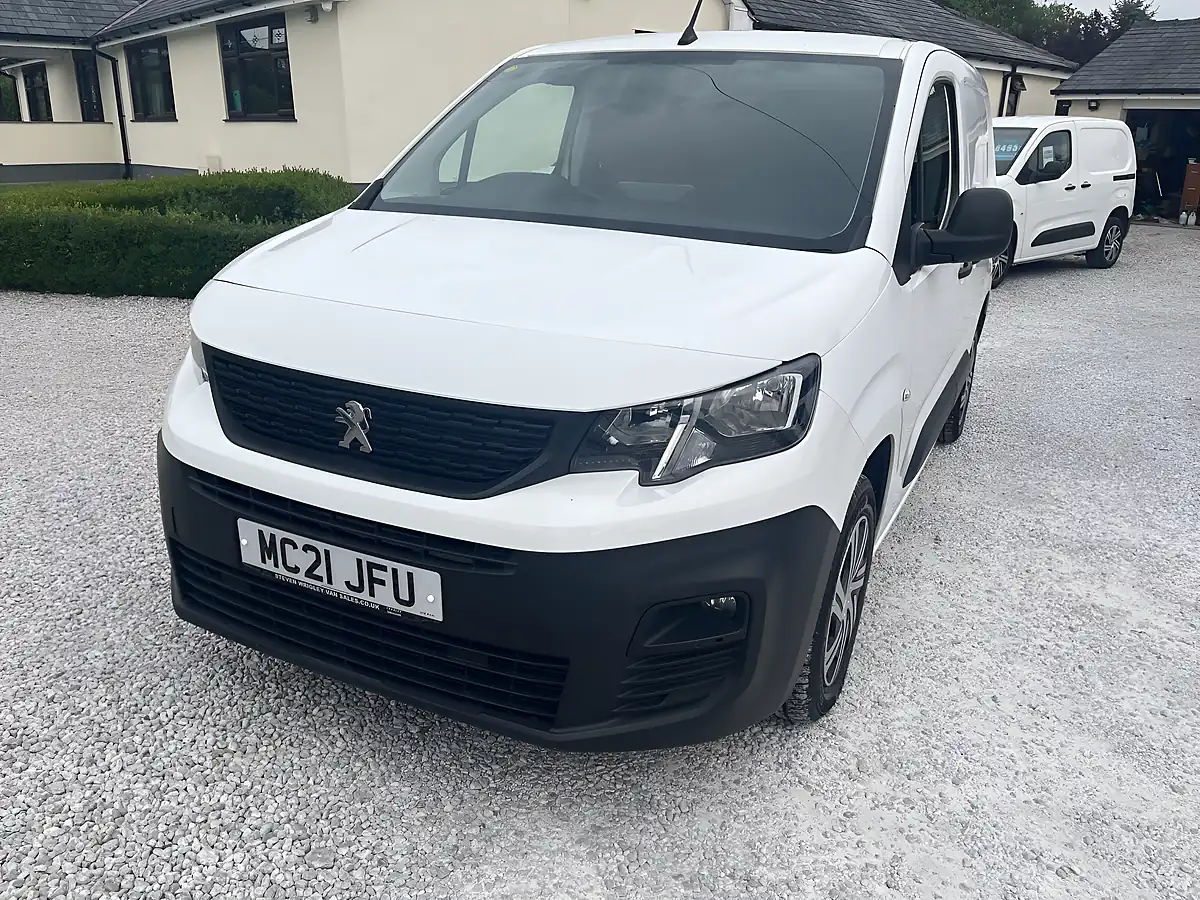 Used 2021 Peugeot Partner 1000 Professional White - Interior and Exterior details 5