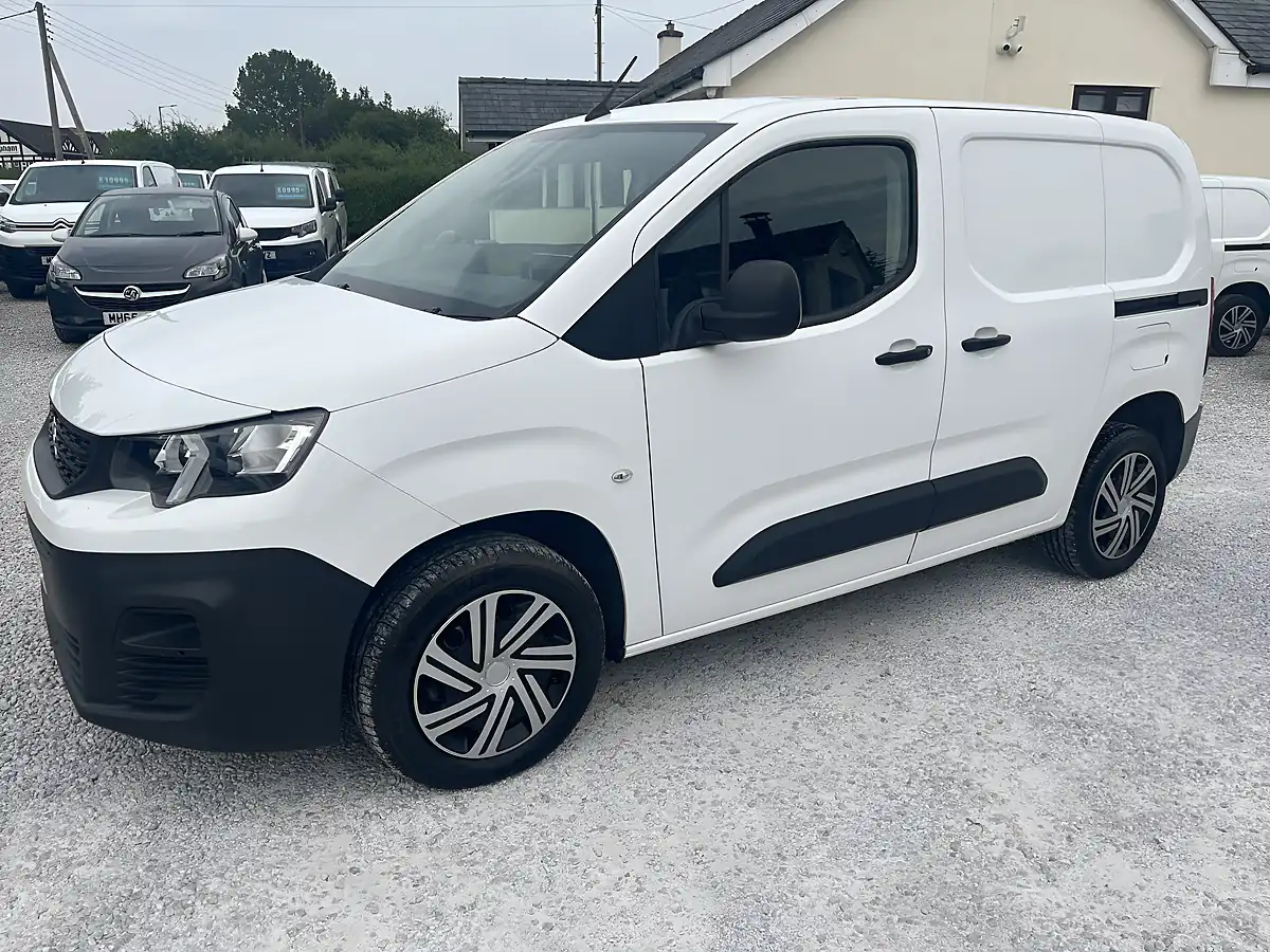 Used 2021 Peugeot Partner 1000 Professional White - Interior and Exterior details 7