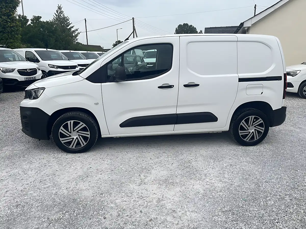 Used 2021 Peugeot Partner 1000 Professional White - Interior and Exterior details 8