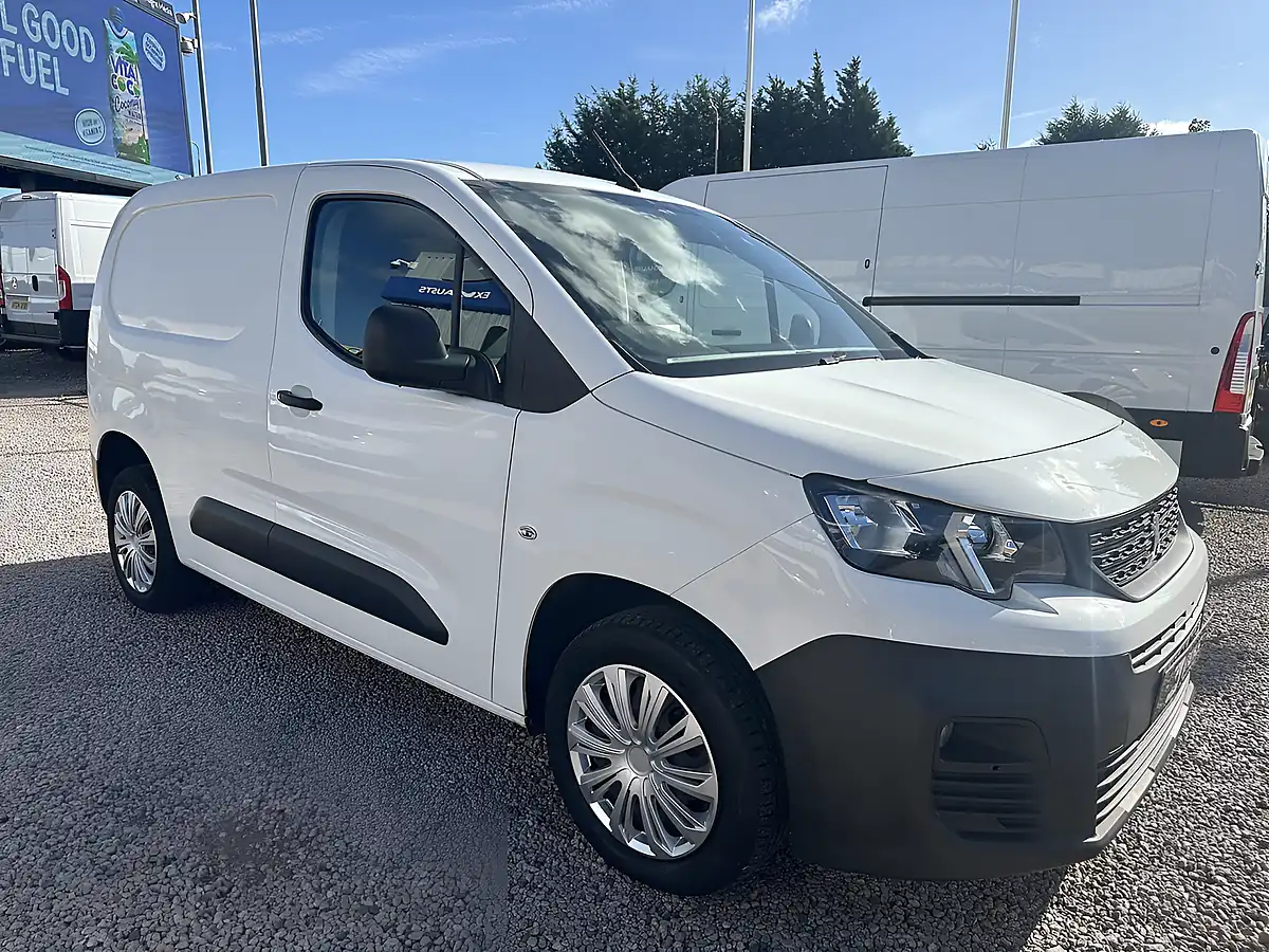 Used 2021 Peugeot Partner 1000 Professional White - Interior and Exterior details 10