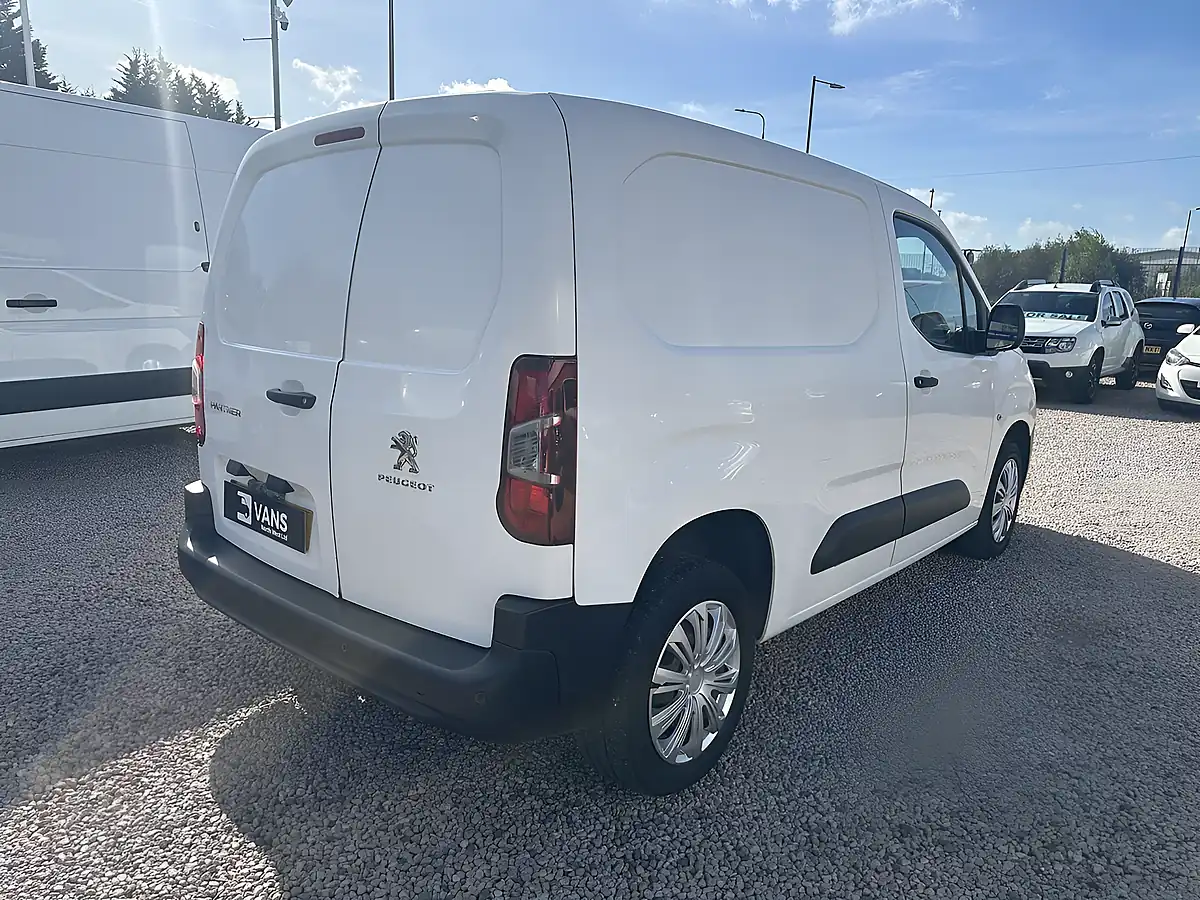 Used 2021 Peugeot Partner 1000 Professional White - Interior and Exterior details 11