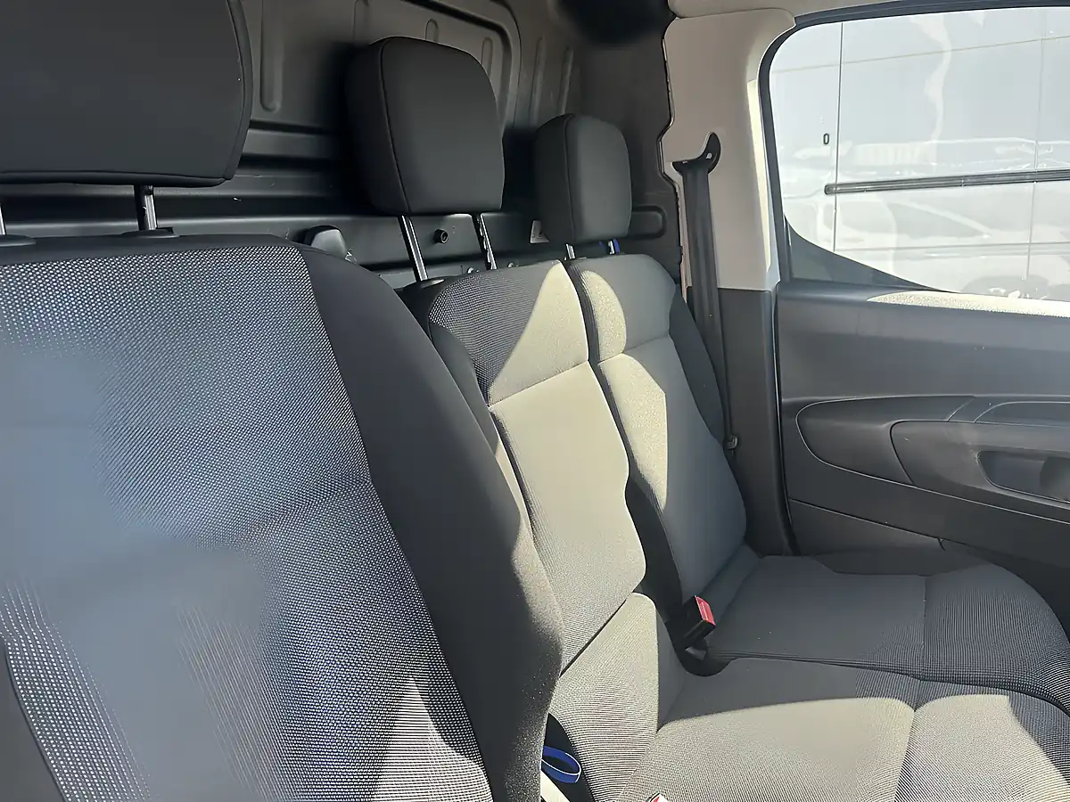 Used 2021 Peugeot Partner 1000 Professional White - Interior and Exterior details 17