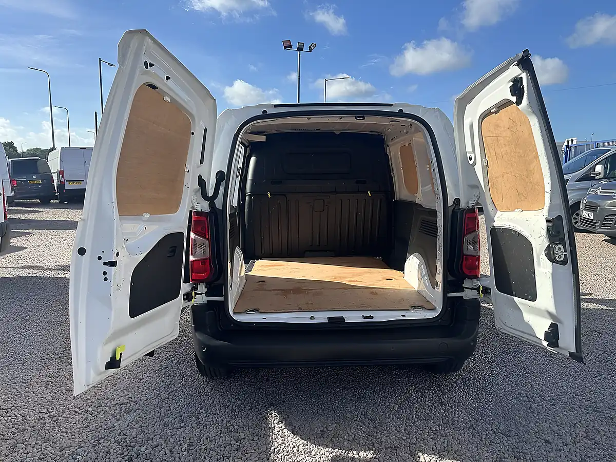 Used 2021 Peugeot Partner 1000 Professional White - Interior and Exterior details 19