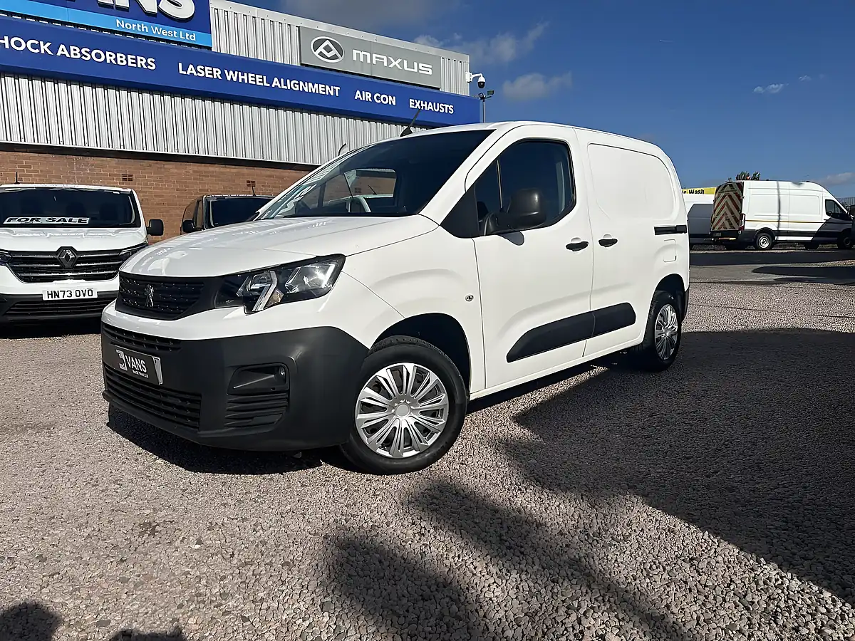 Used 2021 Peugeot Partner 1000 Professional White - Interior and Exterior details 8