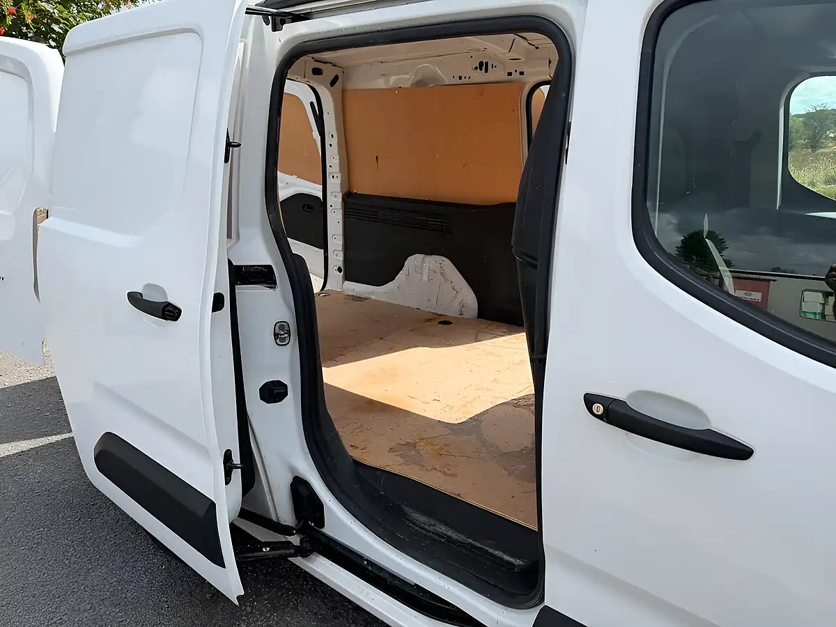 Used 2021 Peugeot Partner 950 Professional Long White - Interior and Exterior details 11