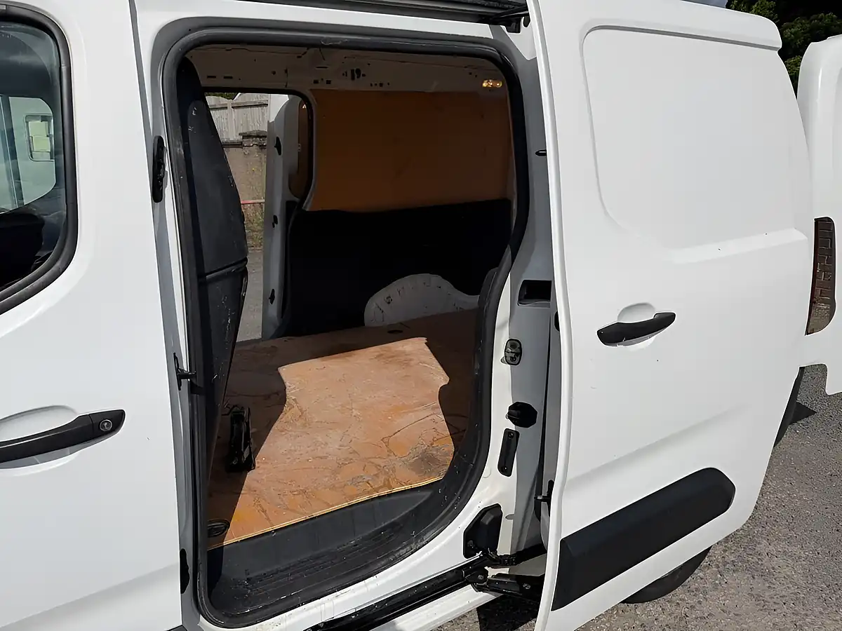 Used 2021 Peugeot Partner 950 Professional Long White - Interior and Exterior details 12