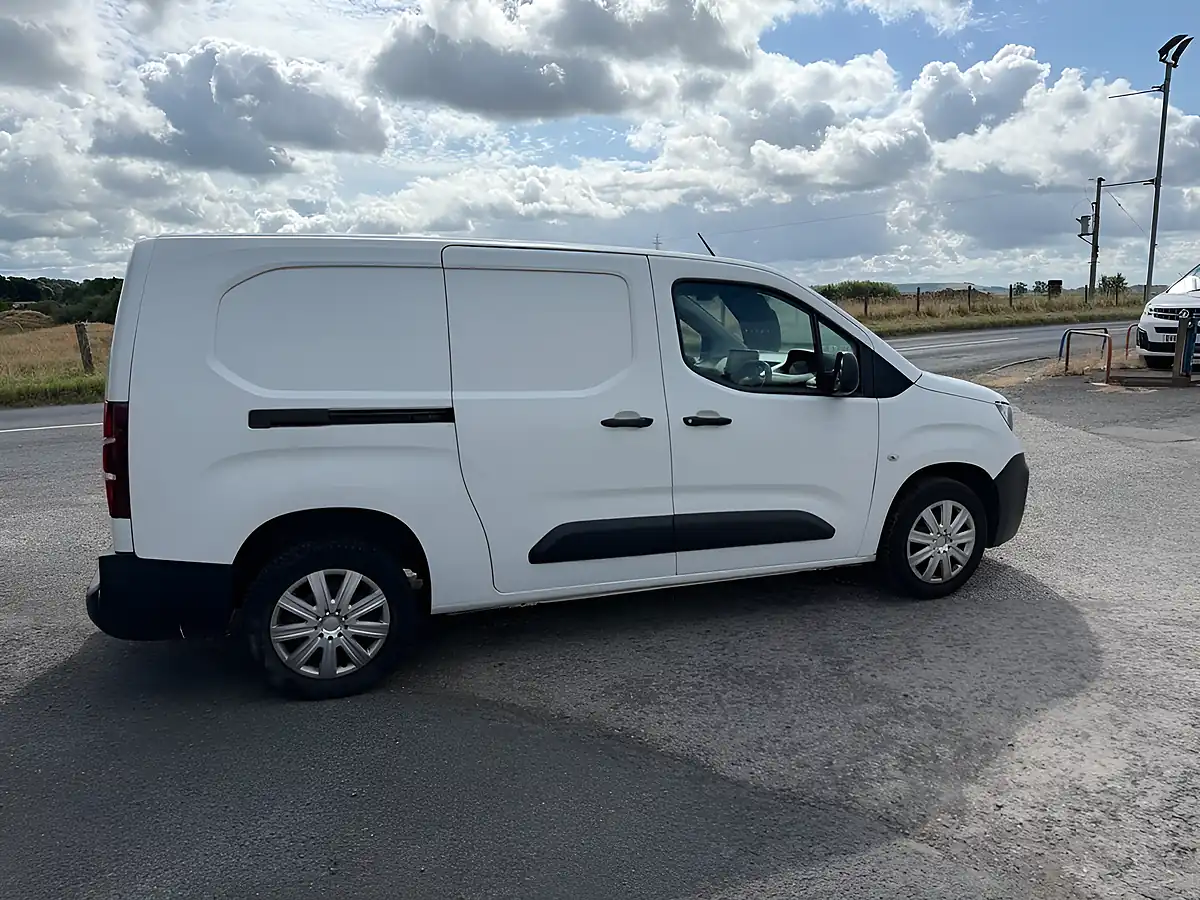 Used 2021 Peugeot Partner 950 Professional Long White - Interior and Exterior details 3